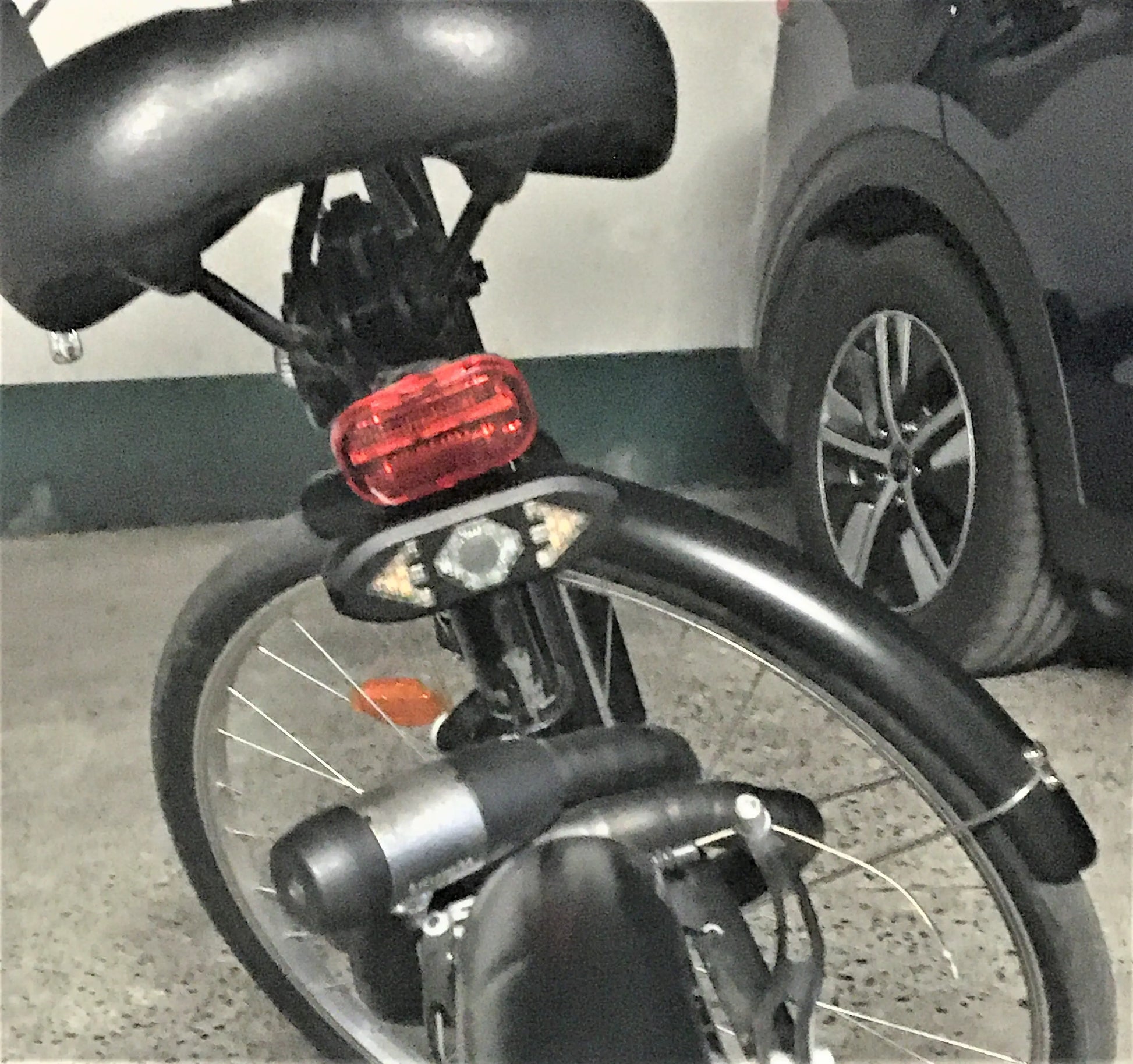 Eclairage arrière vélo puissant -clignotants Bluetooth télécommande - 1 acheté 1 offert okem